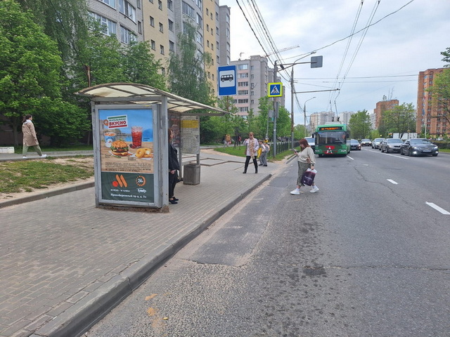 Фотография рекламного носителя, тип: Остановка 1.8x1.2, адрес: Генерала Попова ул., д.13, Калуга, Калужская область, Россия. Сторона В1-В5 №1361487