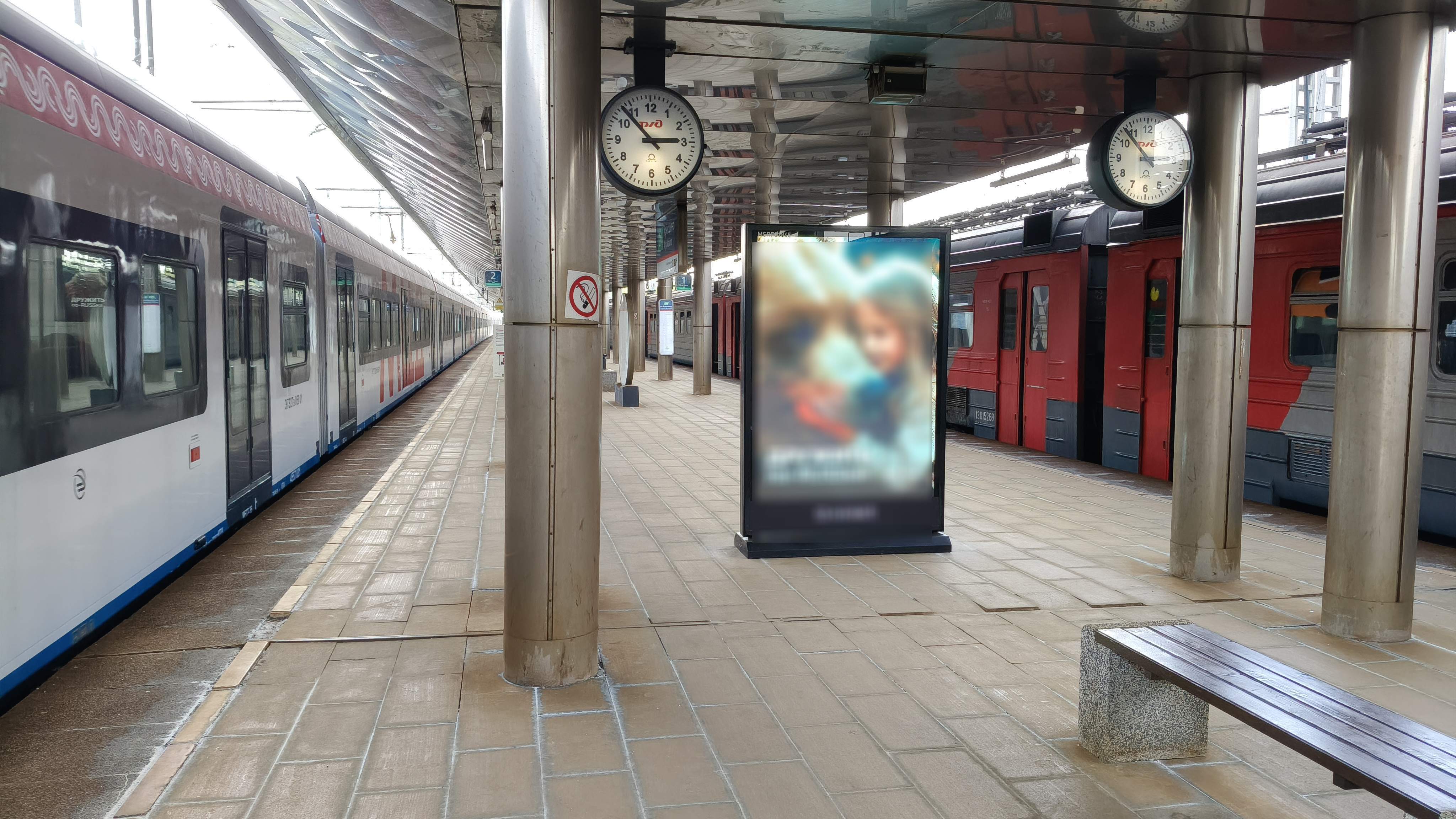 Фотография рекламного носителя, тип: Ситиформат 1.8x1.2, адрес: Крёкшино ст., МЦД-4, между часами, Московская область, Россия. Сторона А1-А10 №1369146