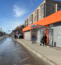 Фотография рекламного носителя, тип: Остановка 1.8x1.2, адрес: Камышинская ул., д.19, Ульяновск, Ульяновская область, Россия. Сторона А №1370746