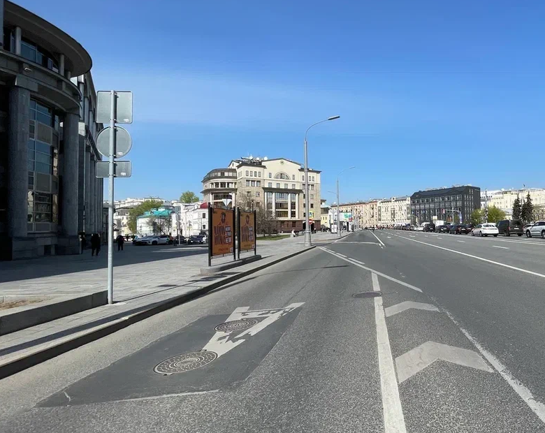 Фотография рекламного носителя, тип: Афиша 1.75x1.8, адрес: Якиманка Большая ул., д.22, стенд 1, Москва, Россия. Сторона A №1384007