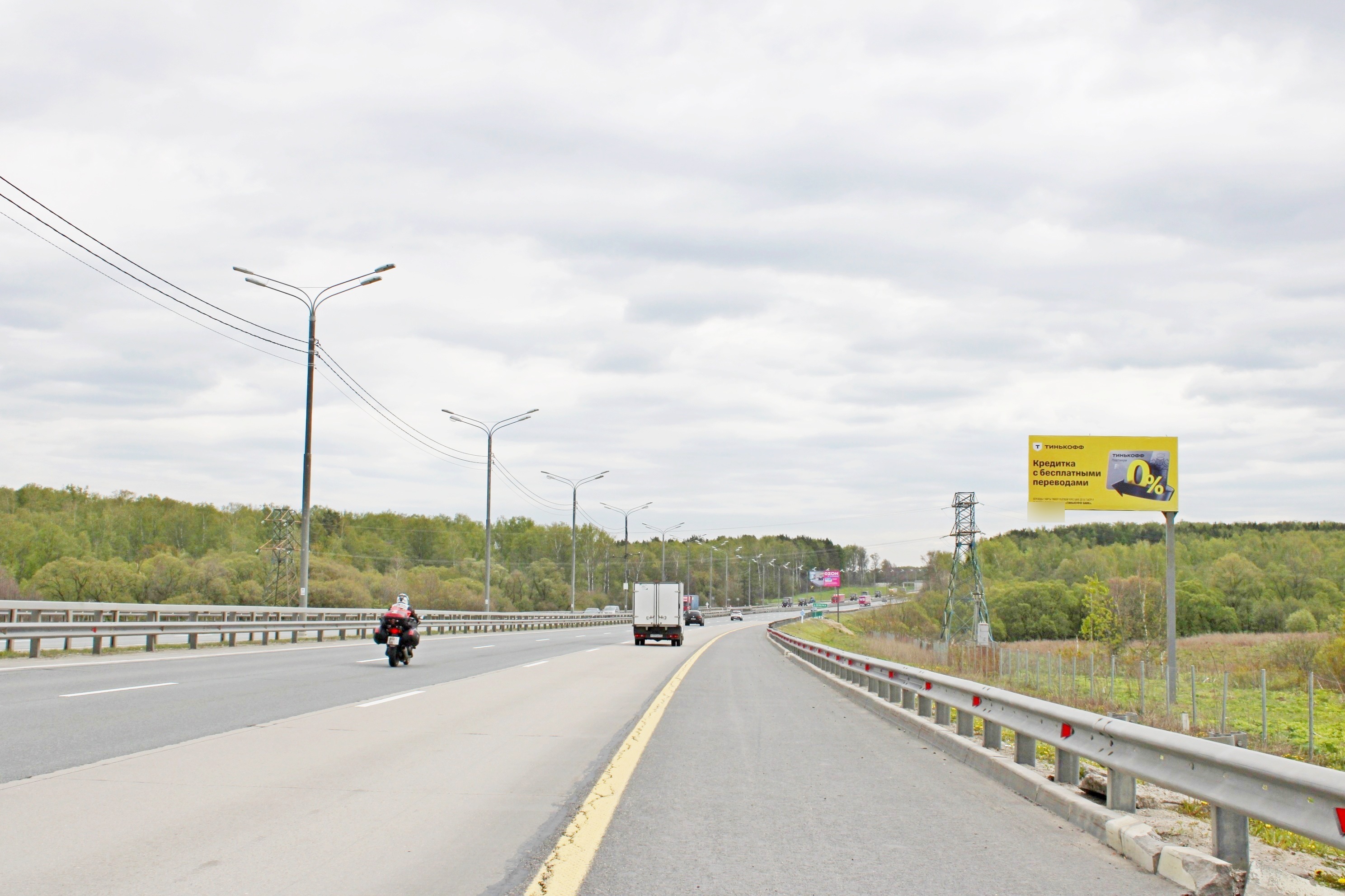 Фотография рекламного носителя, тип: Билборд 3x6, адрес: М4-Дон а/д, Новокаширское ш., 57 100м, справа, Домодедово, Московская область, Россия. Сторона А №1067396