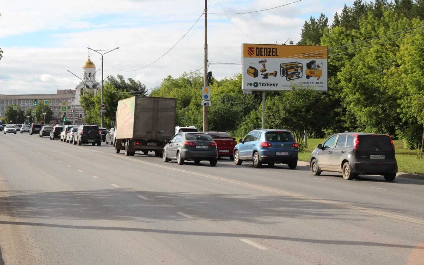 Фотография рекламного носителя, тип: Билборд 3x6, адрес: Кадочникова ул., д.1, Каменск-Уральский, Свердловская область, Россия. Сторона А №1335276