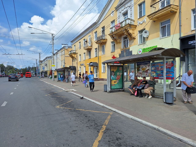 Фотография рекламного носителя, тип: Остановка 1.8x1.2, адрес: Кирова ул. Х Рылеева ул., Калуга, Калужская область, Россия. Сторона А1-A5 №621614