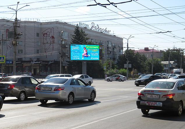 Фотография рекламного носителя, тип: Билборд 4x8, адрес: Масленникова ул., д.10 Х Карла Маркса пр-т., Омск, Омская область, Россия. Сторона А1 №820459