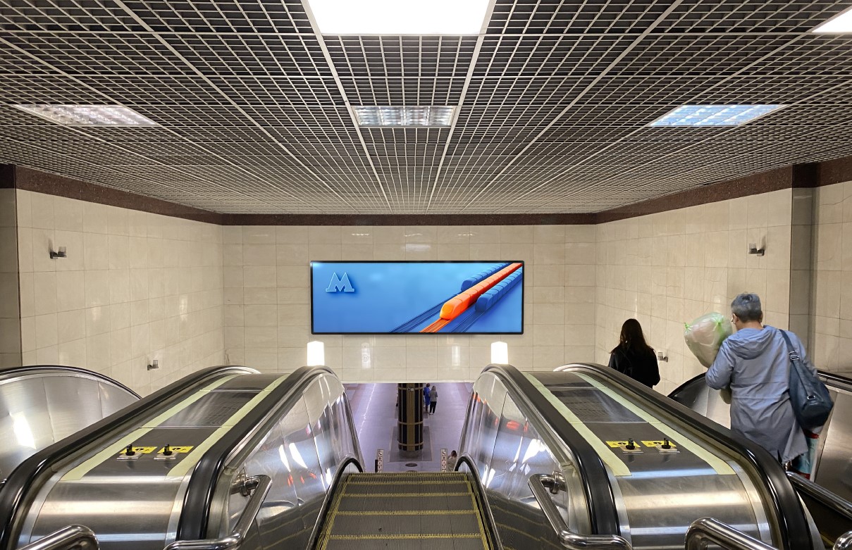 Фотография рекламного носителя, тип: Видеоэкран, адрес: Станция метро «Золотая Нива», линия Дзержинская, Новосибирск, Новосибирская область, Россия. Сторона/вариант №1424863