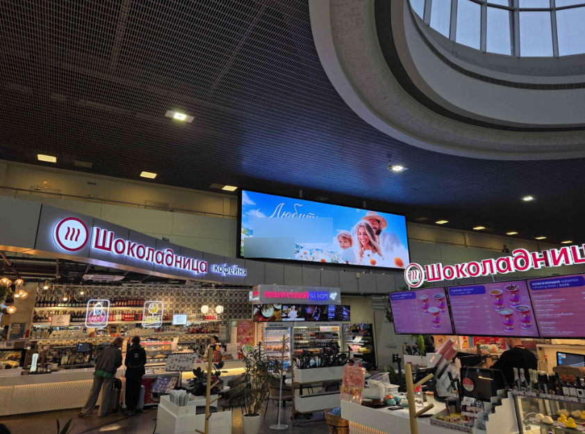Фотография рекламного носителя, тип: Видеоэкран, адрес: Аэропорт «Пулково», Пулковское ш., д.41, Санкт-Петербург, Россия. Сторона/вариант №1404434