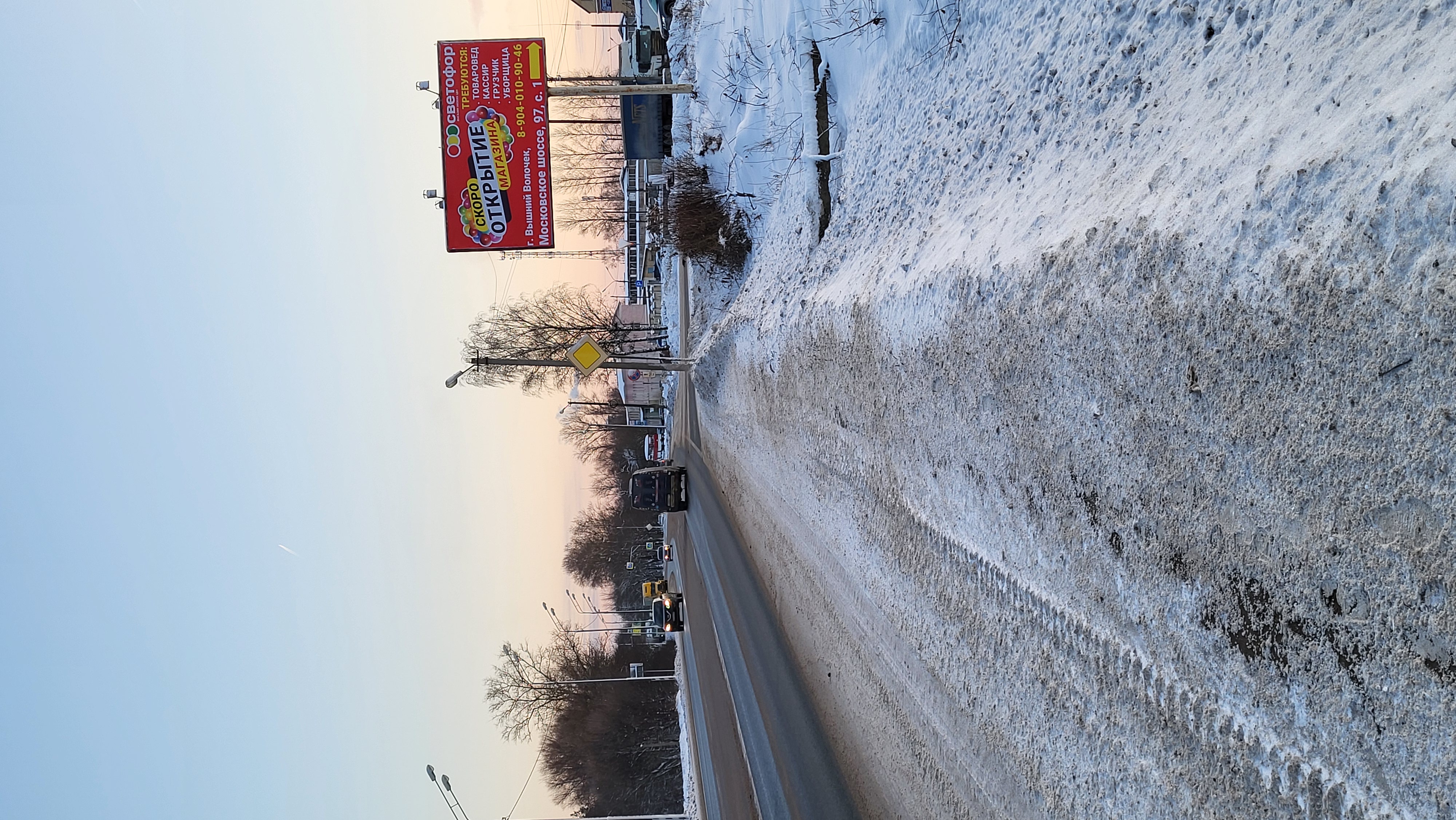 Фотография рекламного носителя, тип: Билборд 3x6, адрес: М10, Московское ш., д.97, Вышний Волочек, Тверская область, Россия. Сторона А №1332285