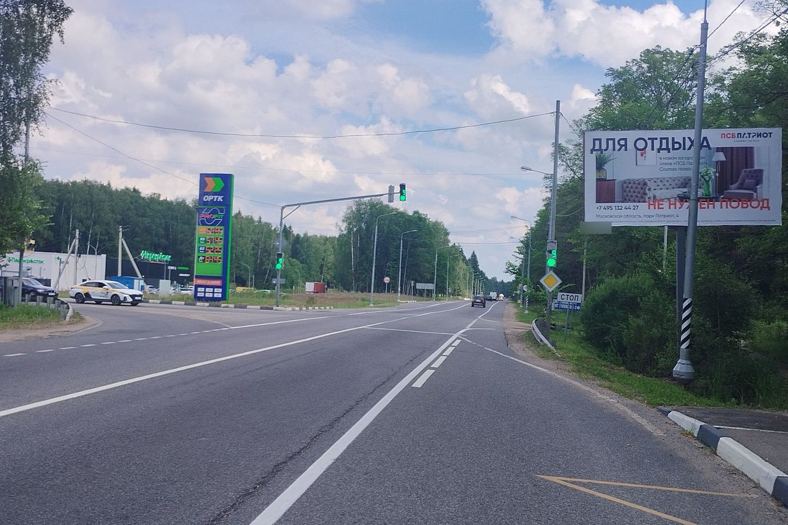 Фотография рекламного носителя, тип: Билборд 3x6, адрес: Волоколамское ш., Холщевики д., напротив поворота в Красный пос., Истра, Московская область, Россия. Сторона А №653383
