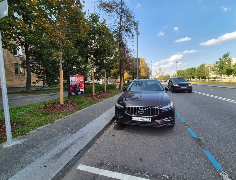 Фотография рекламного носителя, тип: Афиша 1.75x1.8, адрес: Космодамианская наб., д.46/50, поз.1, стенд 1, Москва, Россия. Сторона A №865269