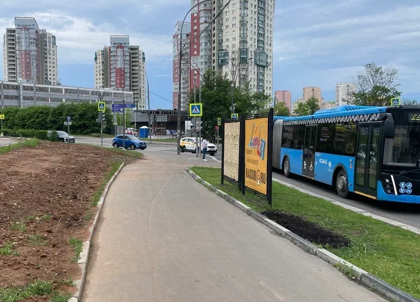 Фотография рекламного носителя, тип: Афиша 1.75x1.8, адрес: Коштоянца ул. X Академика Анохина ул., д.2, корп.3, стенд 2, Москва, Россия. Сторона B №886855