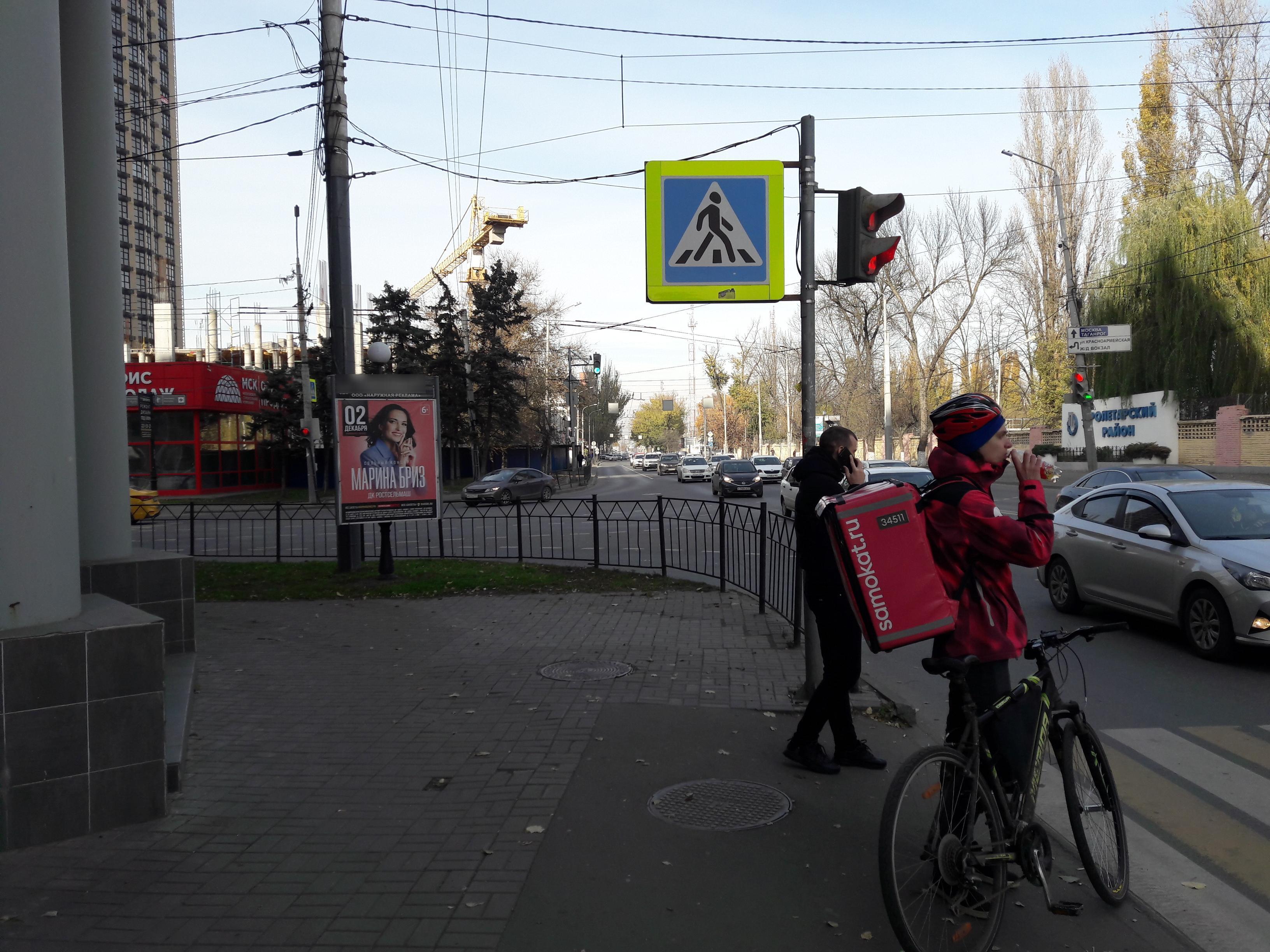 Фотография рекламного носителя, тип: Пилон, адрес: Красноармейская ул., д.298 Х Театральный пр-т., Ростов-на-Дону, Ростовская область, Россия. Сторона С №943761