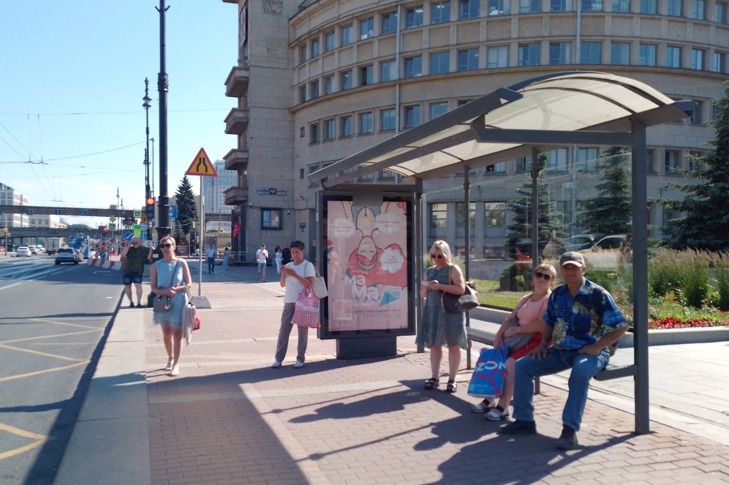 Фотография рекламного носителя, тип: Остановка 1.8x1.2, адрес: Московский пр-т., д.129, поз.3, Санкт-Петербург, Россия. Сторона А №139488