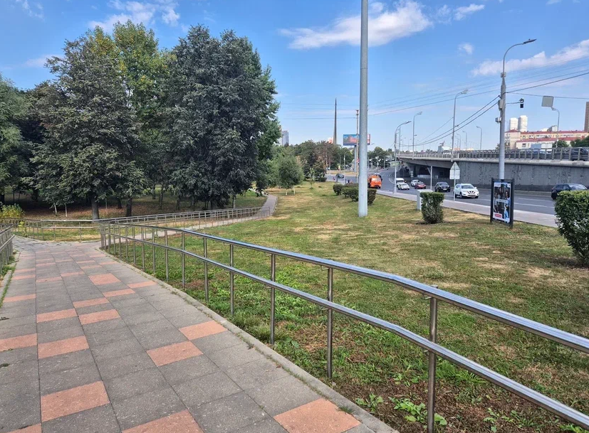 Фотография рекламного носителя, тип: Афиша 1.75x1.8, адрес: Мира пр-т., д.105-109, поз.1, стенд 1, Москва, Россия. Сторона B №1381761