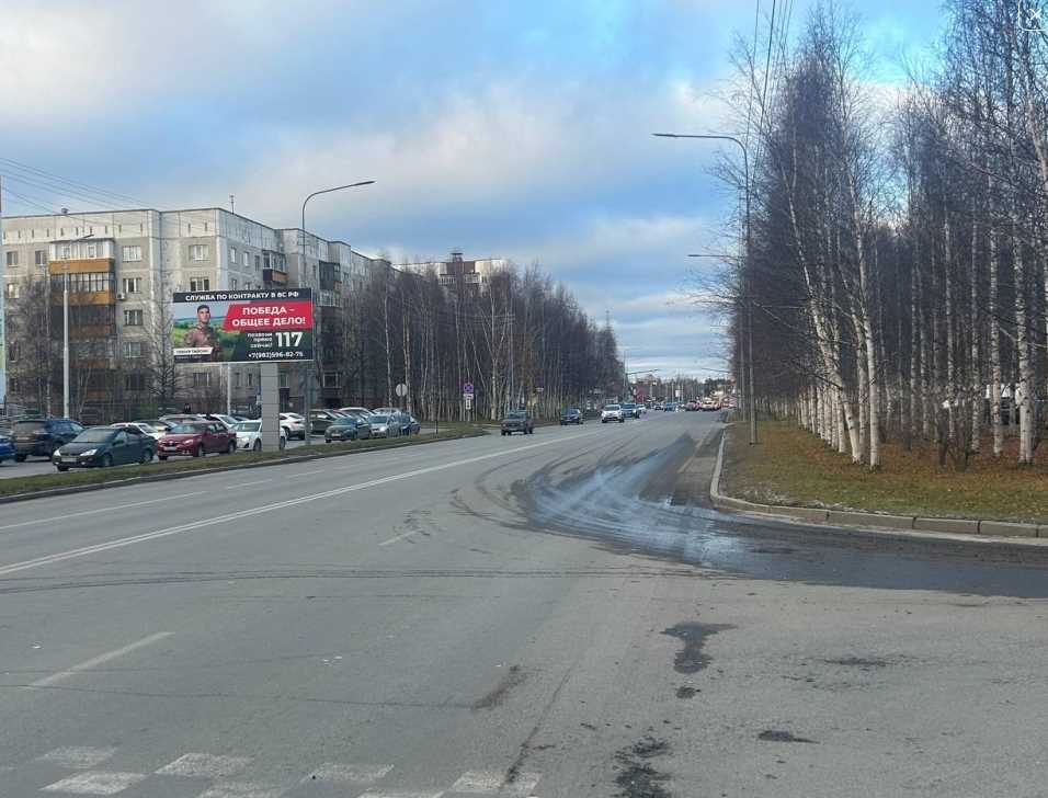 Фотография рекламного носителя, тип: Билборд 3x6, адрес: Островского ул., д.15, Сургут, Ханты-Мансийский автономный округ – Югра, Россия. Сторона Б №1057068