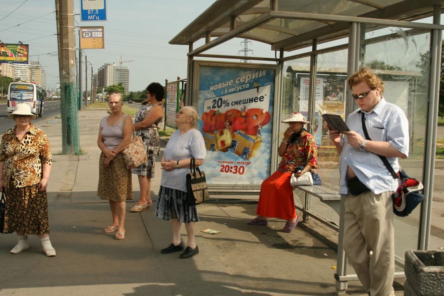 Фотография рекламного носителя, тип: Остановка 1.8x1.2, адрес: Славы пр-т. Х Бухарестская ул., Санкт-Петербург, Россия. Сторона А №130905