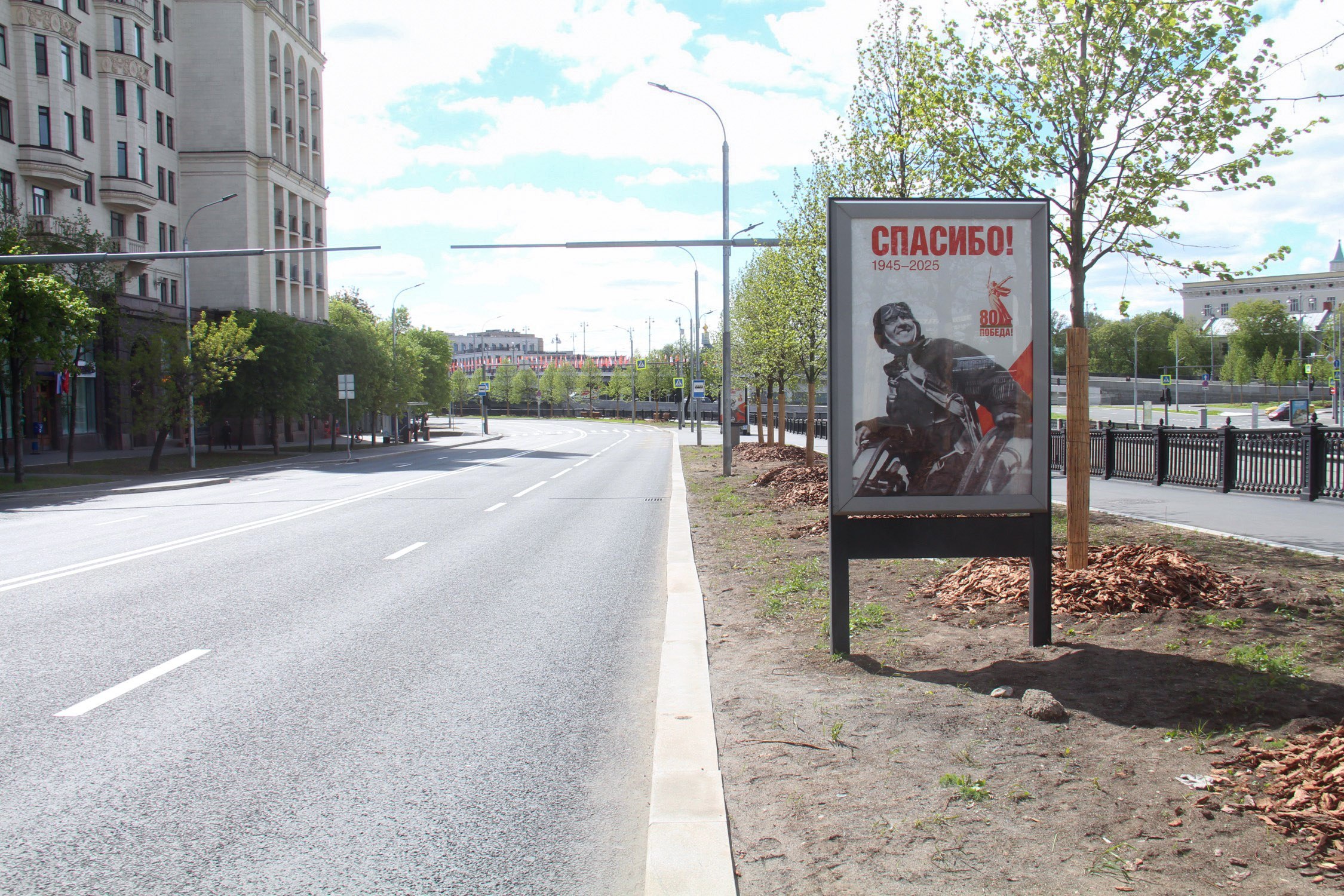 Фотография рекламного носителя, тип: Ситиформат 1.8x1.2, адрес: Подгорская наб. Х Котельническая наб., д.1/15, поз.1, Москва, Россия. Сторона Б №436751