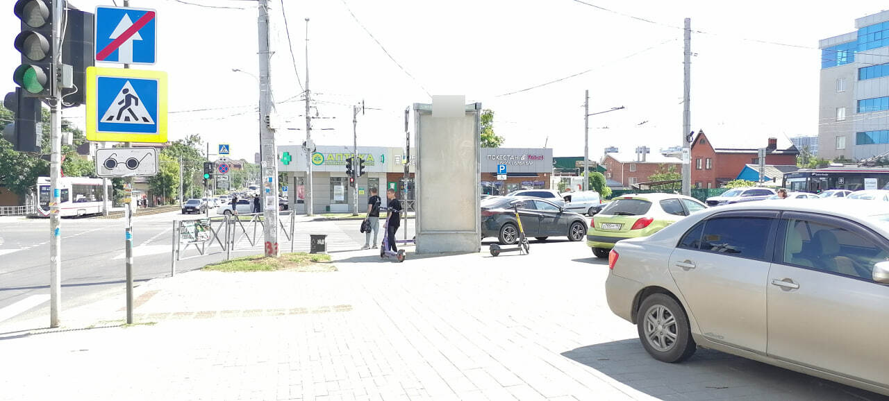 Фотография рекламного носителя, тип: Пиллар 3x1.4, адрес: 40-летия Победы ул. Х Московская ул., Краснодар, Краснодарский край, Россия. Сторона C №409584