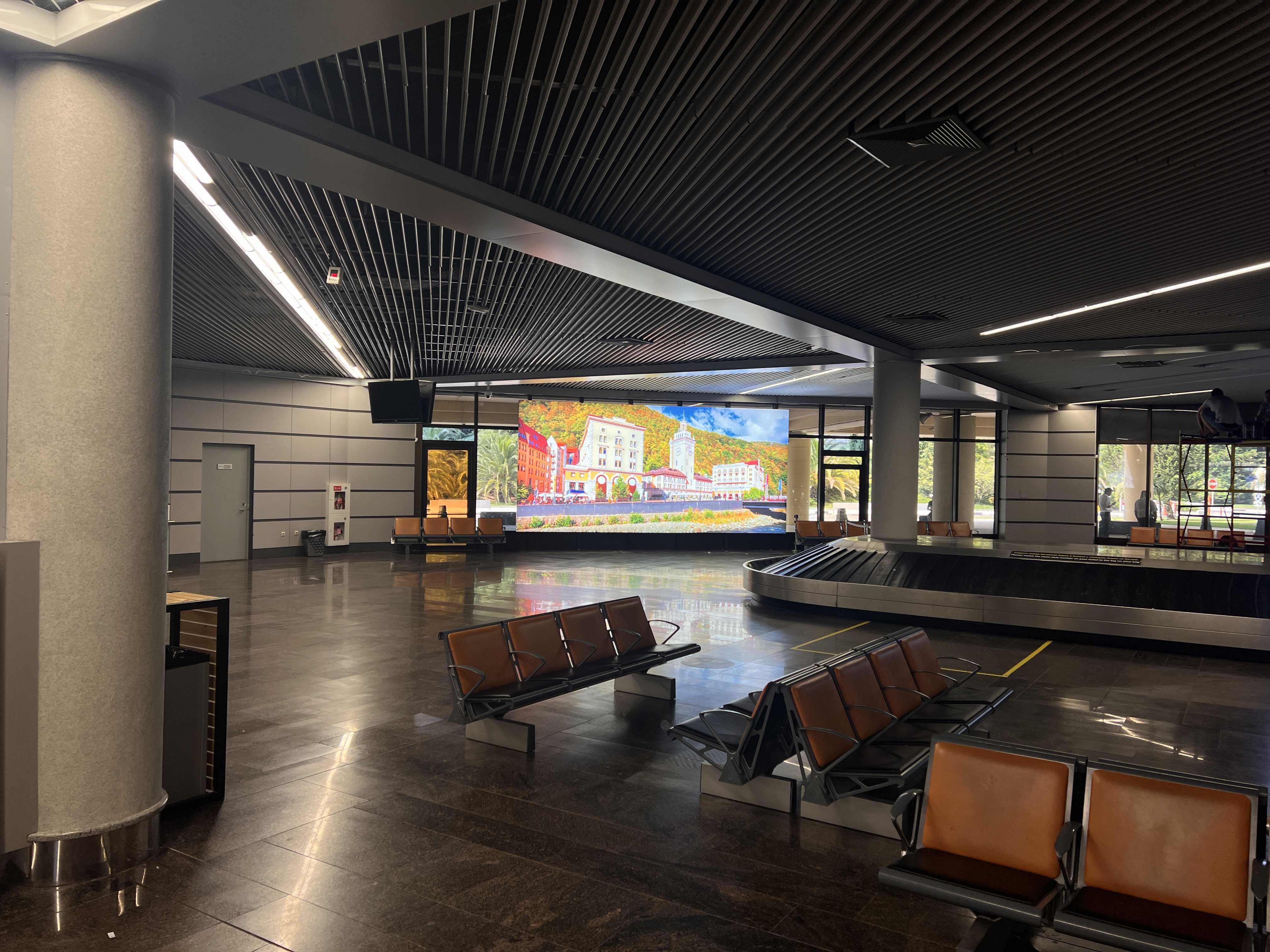 Фотография рекламного носителя, тип: Другой индор-формат, адрес: Аэропорт «Адлер», Мира ул., д.50, Адлер, Краснодарский край, Россия. Сторона/вариант №1348670