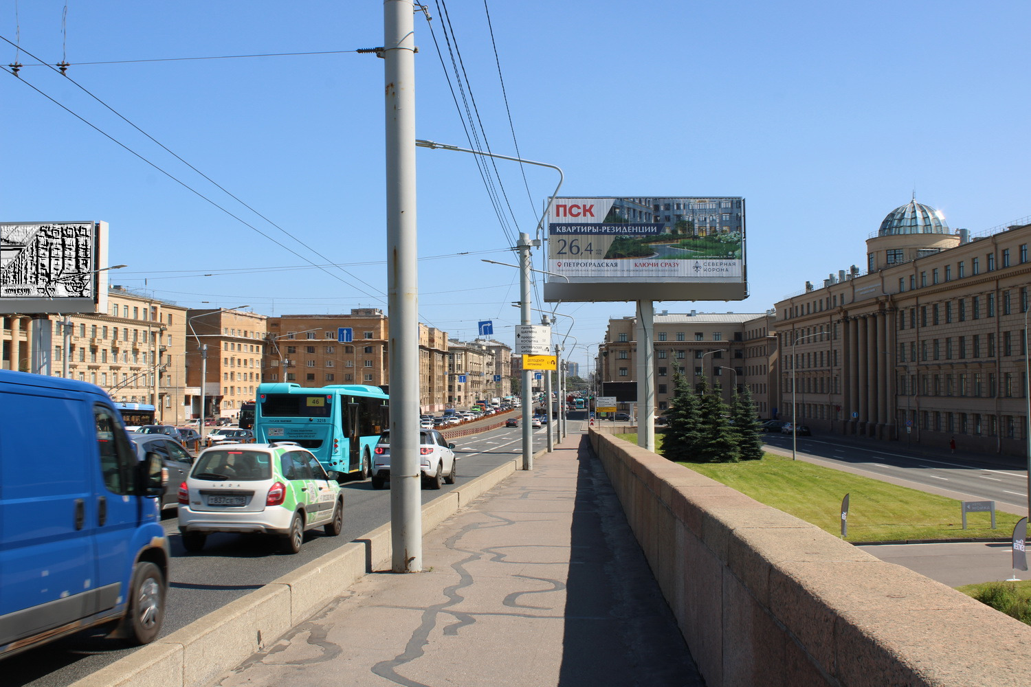 Фотография рекламного носителя, тип: Суперсайт 5x12, адрес: Заневский пр.-т., у моста Александра Невского, Санкт-Петербург, Россия. Сторона А1-А3 №1088577