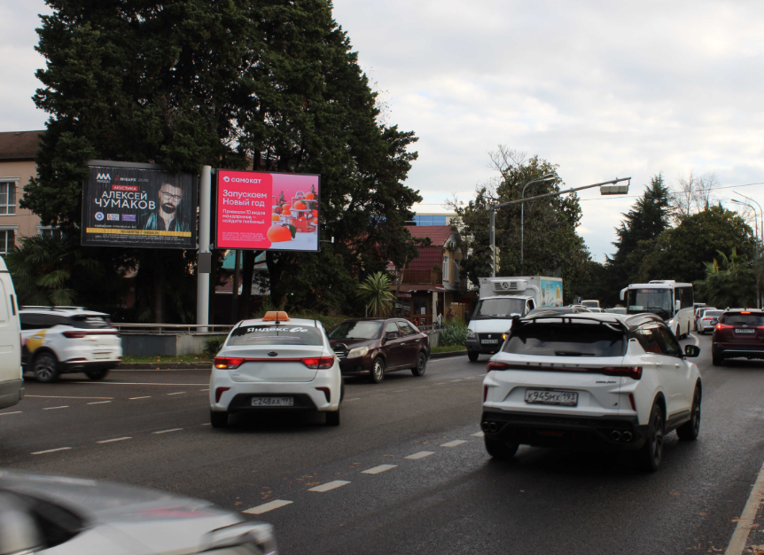 Фотография рекламного носителя, тип: Ситиборд 2.7x3.7, адрес: Ленина ул. X Ромашек ул., поз.1, Адлер, Краснодарский край, Россия. Сторона B1-B3 №1056749