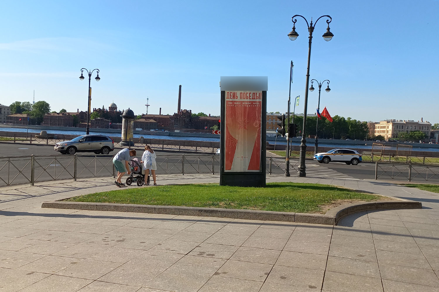 Фотография рекламного носителя, тип: Пиллар 3x1.4, адрес: Воскресенская наб., д.6-8 Х Потёмкинская ул., поз.2, Санкт-Петербург, Россия. Сторона С №687533