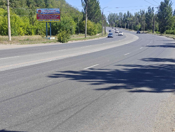 Фотография рекламного носителя, тип: Билборд 3x6, адрес: Интернациональная ул., Горловка, Донецкая область, Россия. Сторона Б №1336575