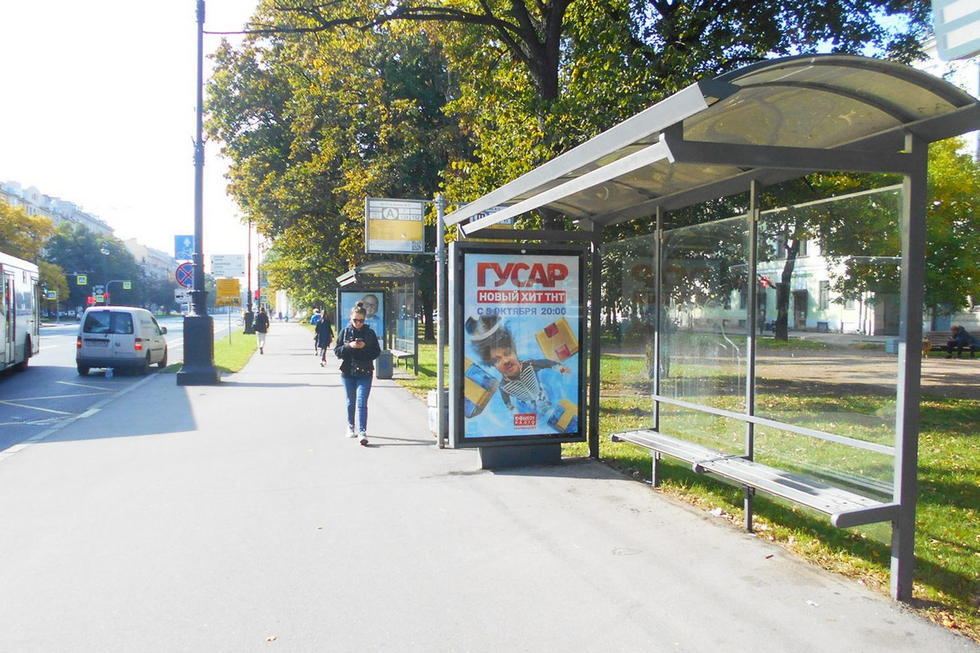 Фотография рекламного носителя, тип: Остановка 1.8x1.2, адрес: Большой В.О. пр-т., д.61, поз.2, Санкт-Петербург, Россия. Сторона А №138087