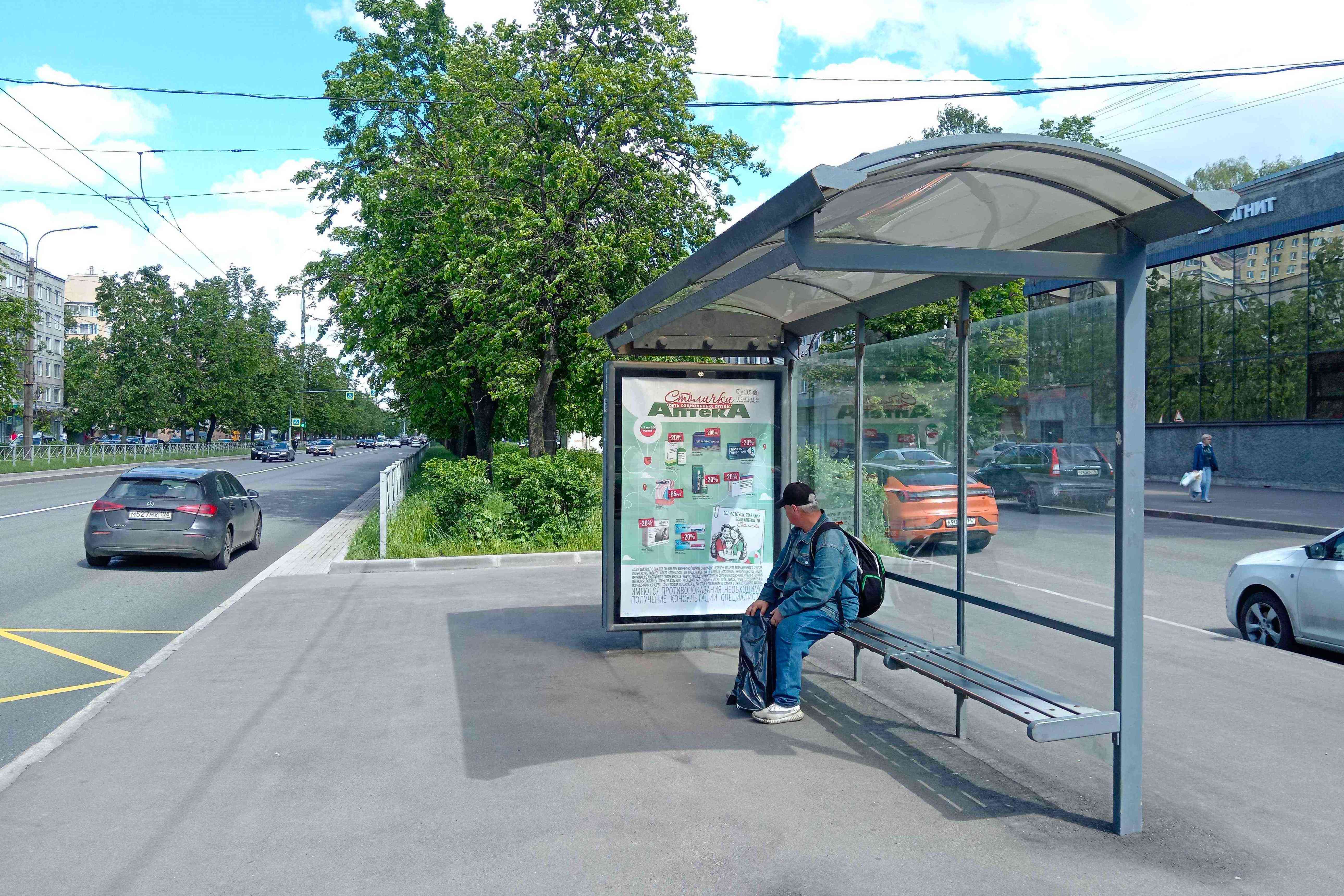 Фотография рекламного носителя, тип: Остановка 1.8x1.2, адрес: Ланское ш., д.23, Санкт-Петербург, Россия. Сторона А №138924