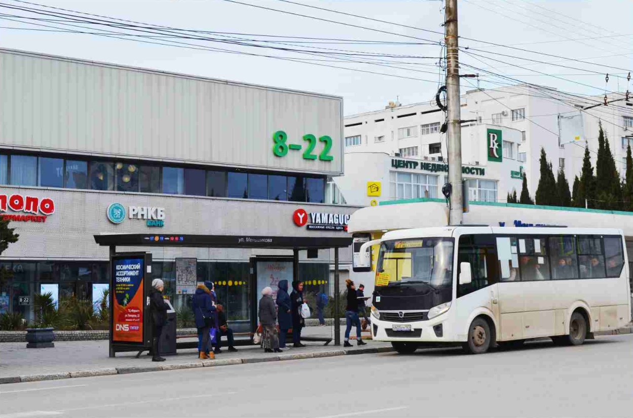 Фотография рекламного носителя, тип: Остановка 1.8x1.2, адрес: Вакуленчука ул., ост. Меньшикова ул., Севастополь, Россия. Сторона Б1 №721494