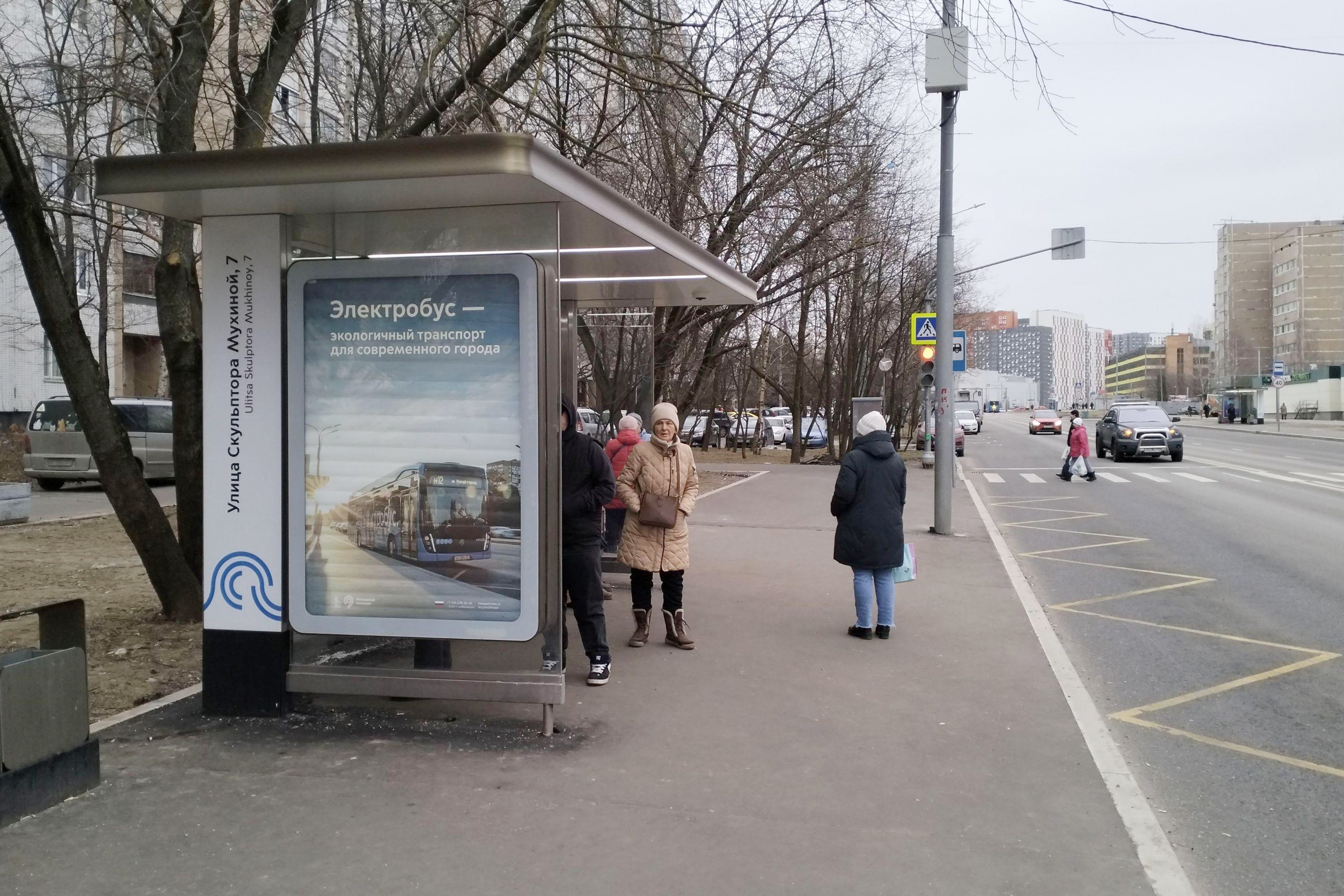 Фотография рекламного носителя, тип: Остановка 1.8x1.2, адрес: Скульптора Мухиной ул., д.7, Москва, Россия. Сторона Б №933990