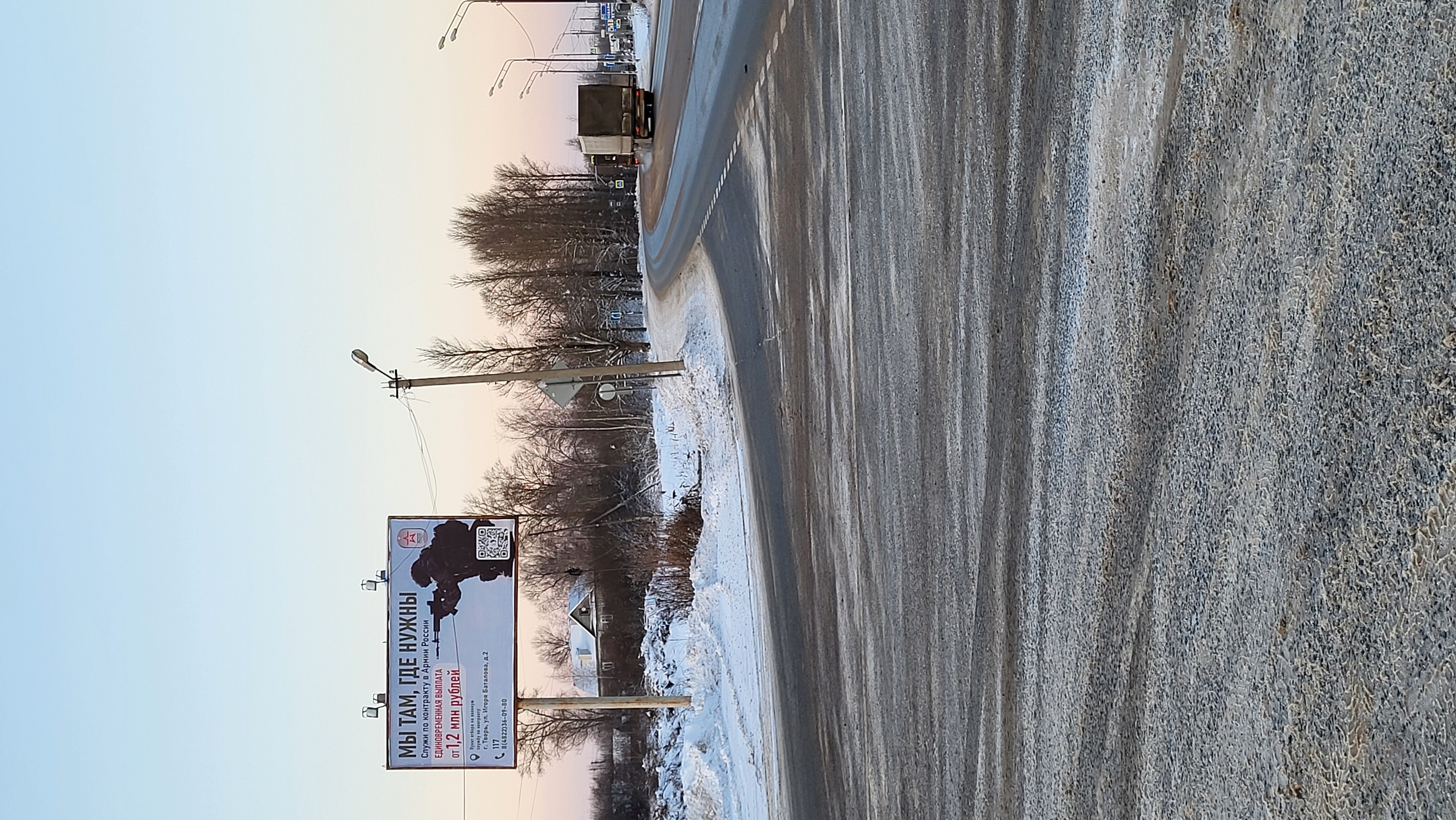 Фотография рекламного носителя, тип: Билборд 3x6, адрес: М10, Московское ш., д.97, Вышний Волочек, Тверская область, Россия. Сторона Б №1332286