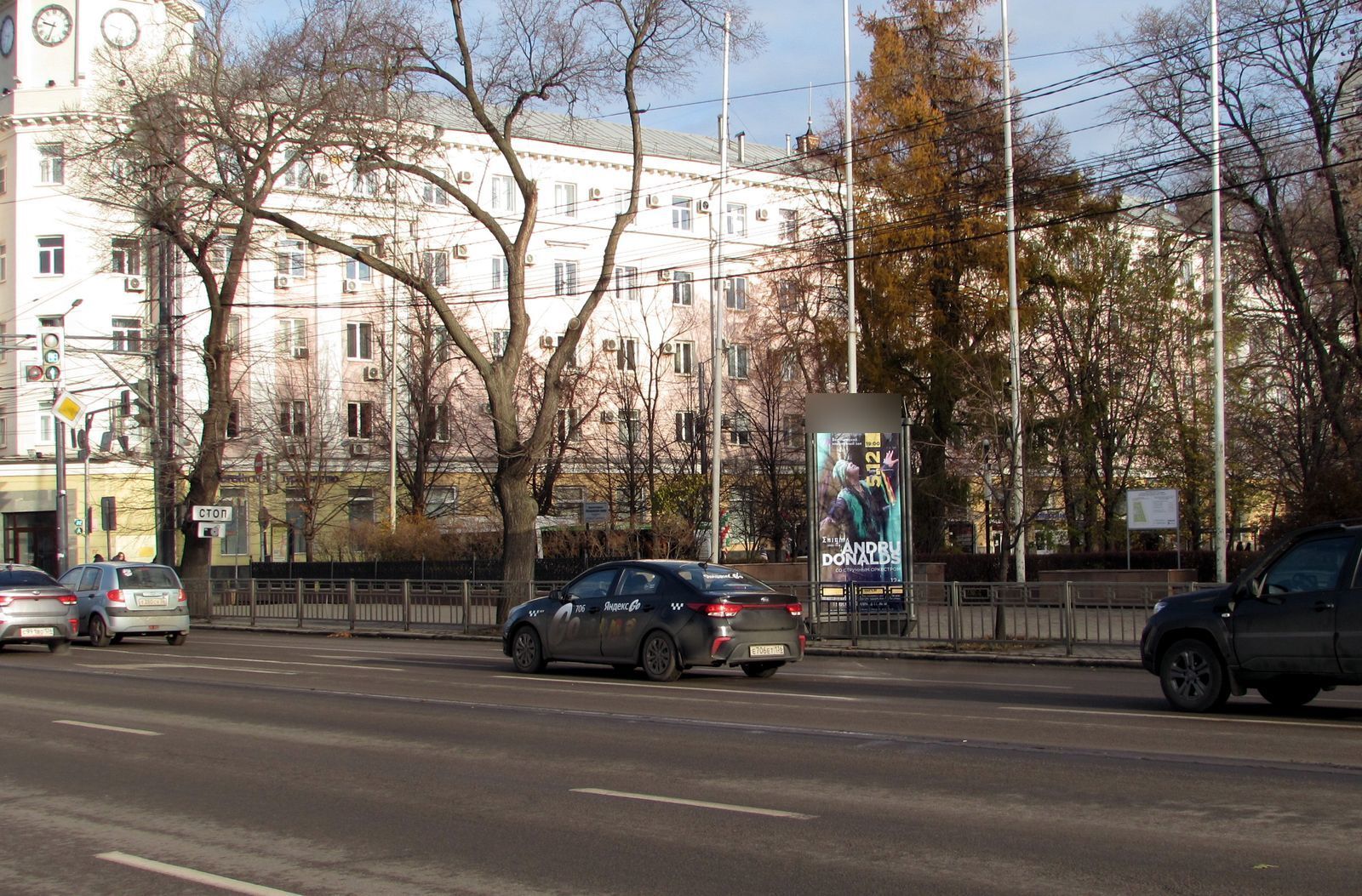 Фотография рекламного носителя, тип: Пиллар 3x1.4, адрес: Ленина пл., Кольцовский сквер, поз.2, Воронеж, Воронежская область, Россия. Сторона А №632083