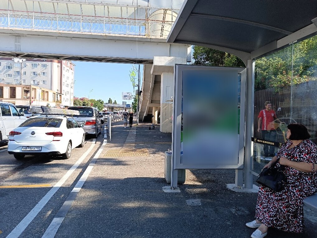 Фотография рекламного носителя, тип: Остановка 1.8x1.2, адрес: Ленина ул., остановка сан.Адлер, поз.1, Адлер, Краснодарский край, Россия. Сторона А №1335489