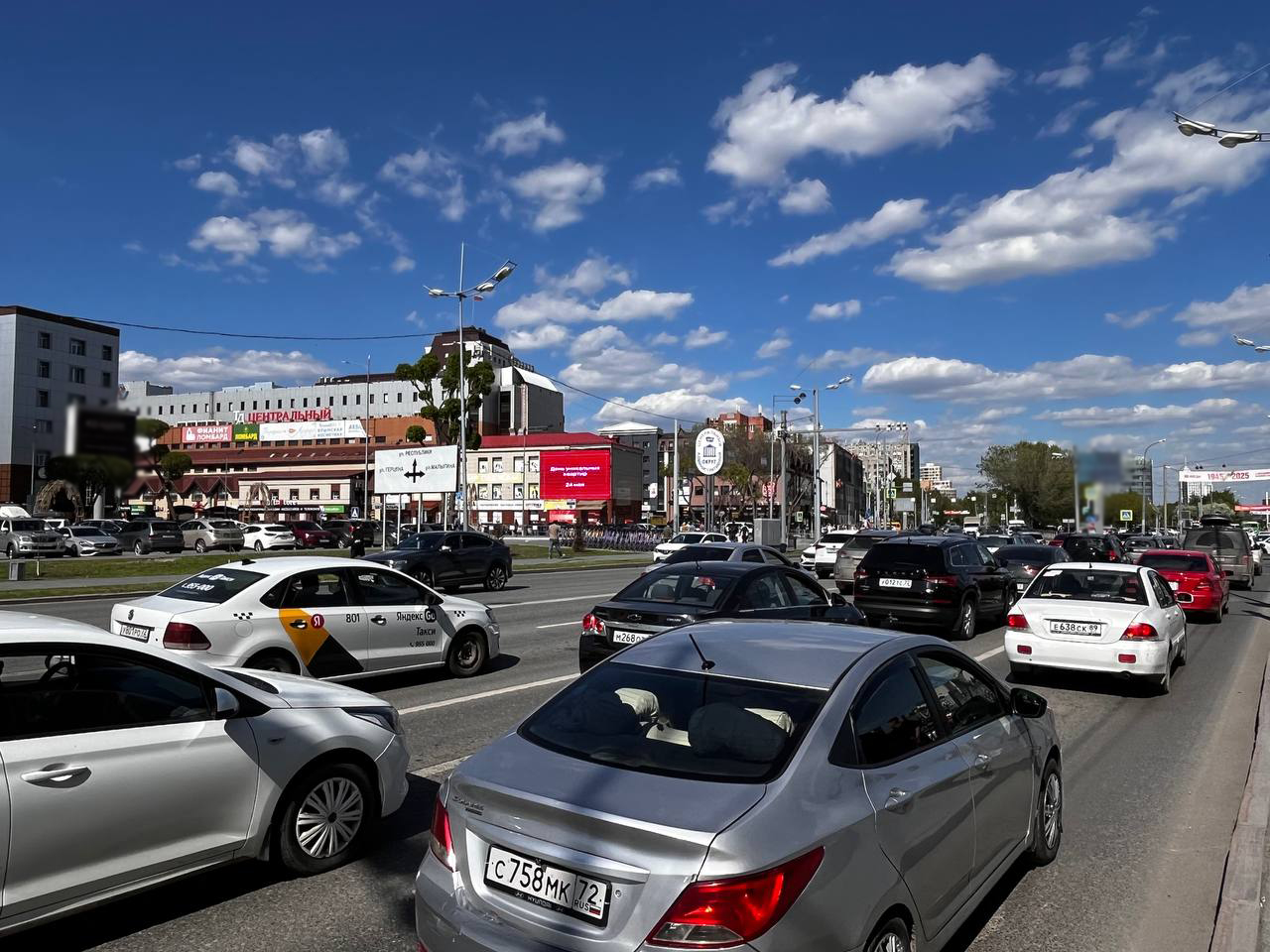 Фотография рекламного носителя, тип: Медиафасад, адрес: Герцена ул., д101 н-в, ТЦ Галерея Вояж, Тюмень, Тюменская область, Россия. Сторона A1-A10 №1361582
