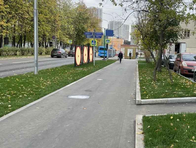 Фотография рекламного носителя, тип: Афиша 1.75x1.8, адрес: Чонгарский б-р , д.3, стенд 2, Москва, Россия. Сторона B №883876