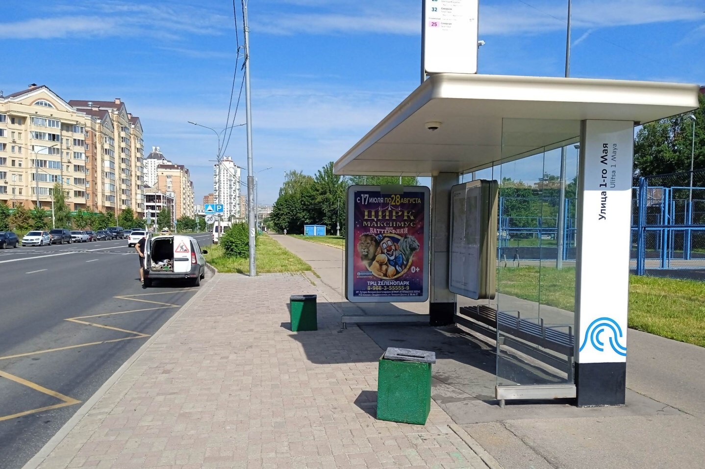 Фотография рекламного носителя, тип: Остановка 1.8x1.2, адрес: Летчицы Тарасовой ул., корп.2033, Зеленоград, Москва, Россия. Сторона А №950455
