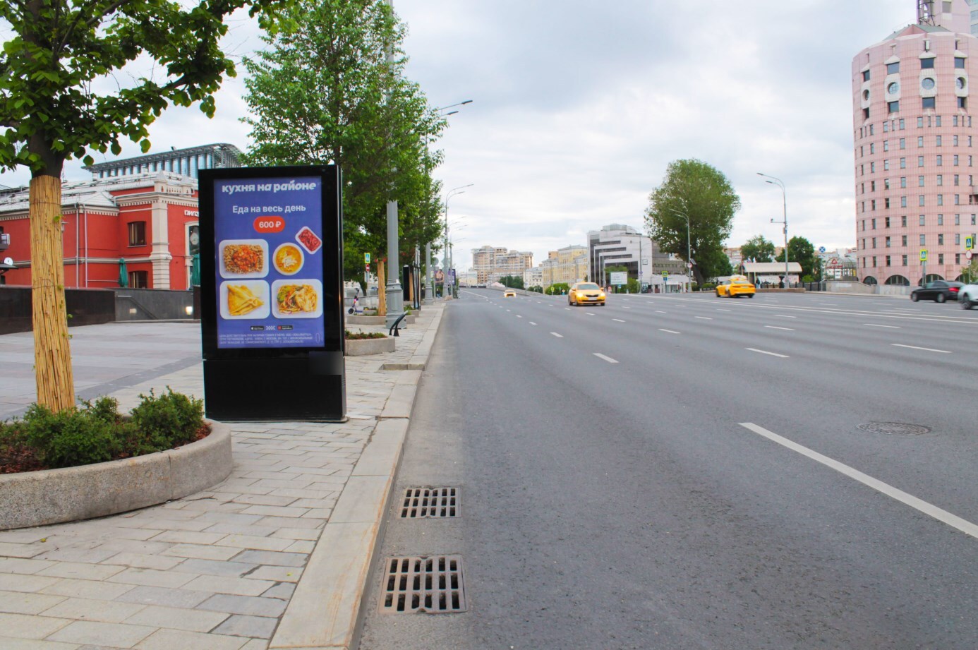 Фотография рекламного носителя, тип: Ситиформат 1.8x1.2, адрес: Зацепский Вал ул., д.4, Москва, Россия. Сторона B1-B5 №1010624