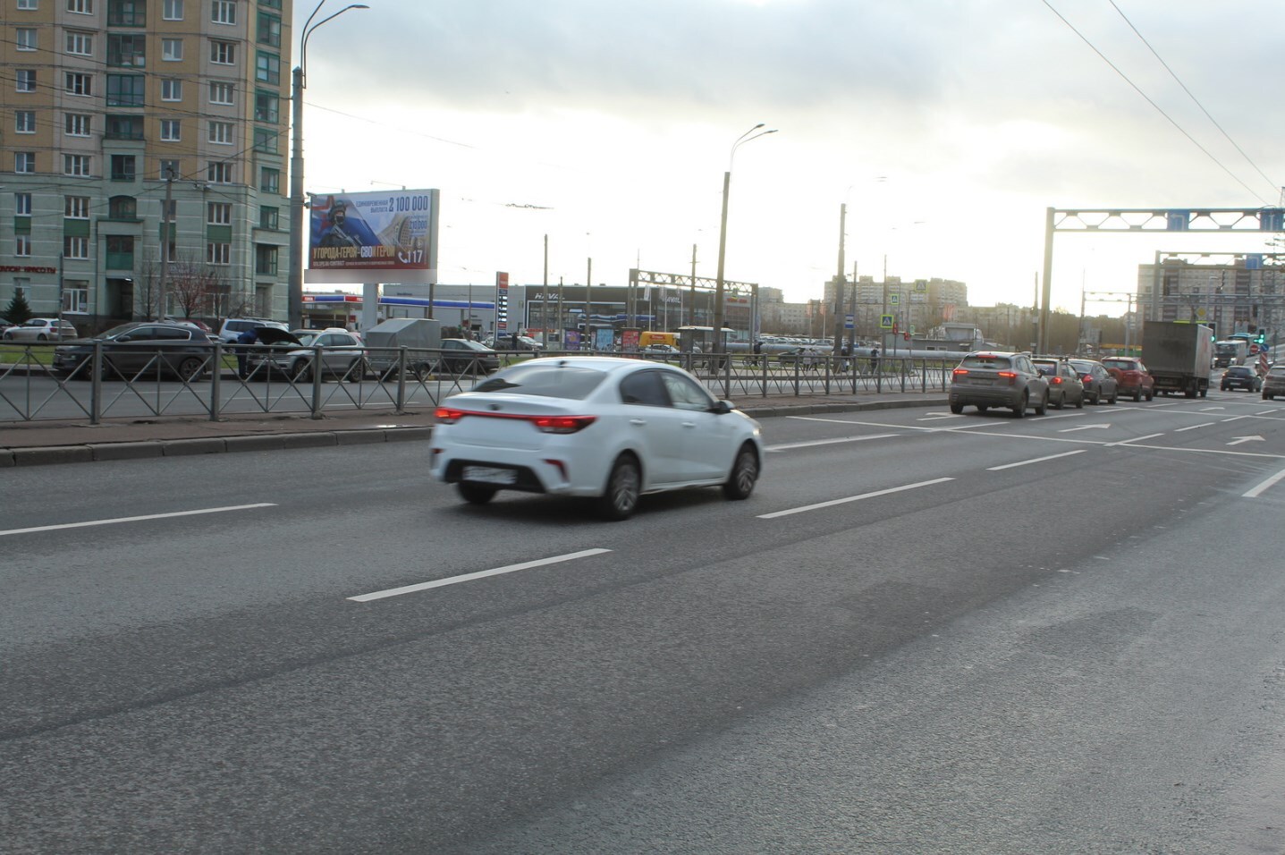 Фотография рекламного носителя, тип: Билборд 3x6, адрес: Индустриальный пр-т., д.7 X Хасанская ул., Санкт-Петербург, Россия. Сторона Б №119092