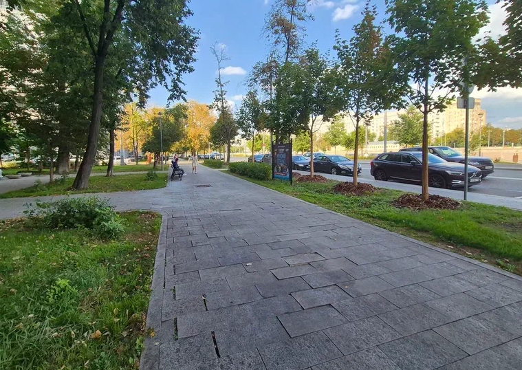 Фотография рекламного носителя, тип: Афиша 1.75x1.8, адрес: Космодамианская наб., д.46/50, поз.1, стенд 1, Москва, Россия. Сторона B №865270