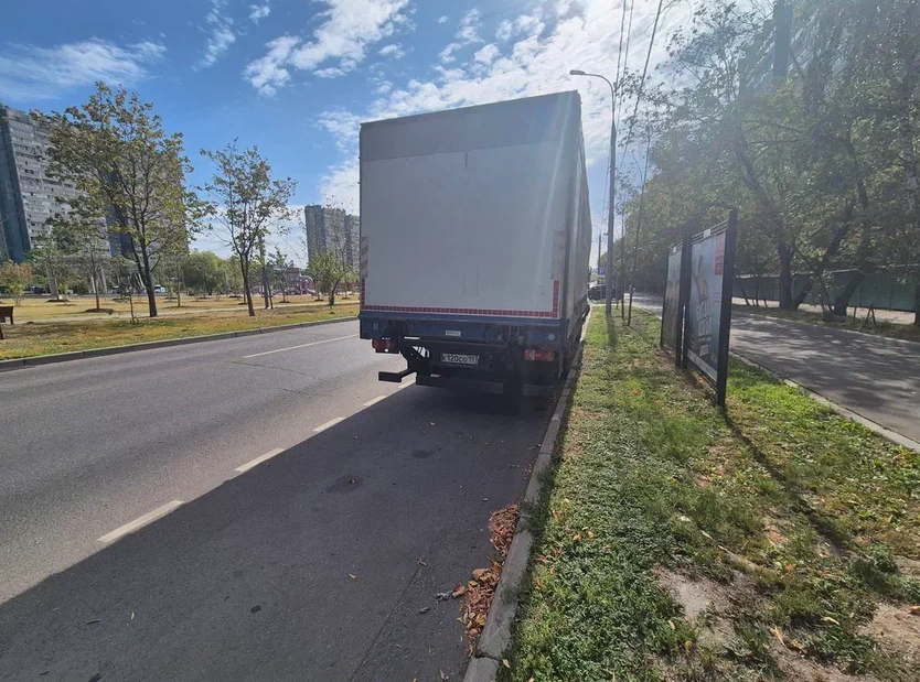 Фотография рекламного носителя, тип: Афиша 1.75x1.8, адрес: Тарусская ул., д.18, корп.2, поз.1, стенд 1, Москва, Россия. Сторона A №866105