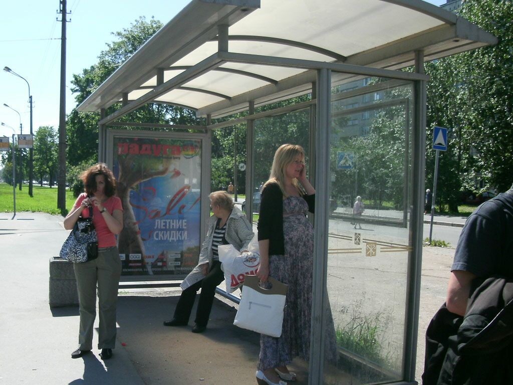 Фотография рекламного носителя, тип: Остановка 1.8x1.2, адрес: Софийская ул., д.43, Санкт-Петербург, Россия. Сторона А №130911