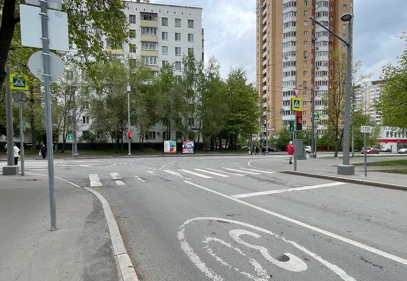 Фотография рекламного носителя, тип: Афиша 1.75x1.8, адрес: Бескудниковский б-р., д.28, стенд 2, Москва, Россия. Сторона A №863916