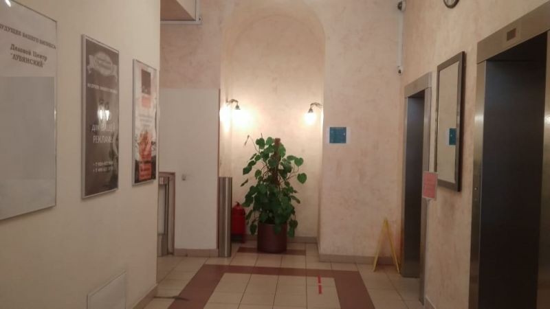 Фотография рекламного носителя, тип: Постер/баннер, адрес: Бизнес-центр «Лубянский», Лубянский пр-зд., д.15, стр.2, Москва, Россия. Сторона/вариант №974243