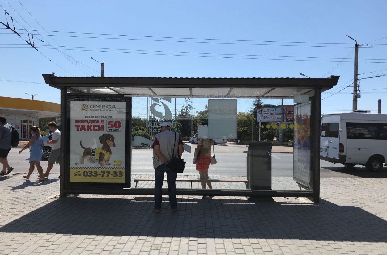 Фотография рекламного носителя, тип: Остановка 1.8x1.2, адрес: Вакуленчука ул., ост. Меньшикова ул., Севастополь, Россия. Сторона Б6 №721496