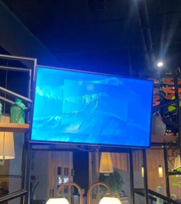 Фотография рекламного носителя, тип: Видеоэкран, адрес: Салон связи «Теле2», Ходынский ул., д.4, Москва, Россия. Сторона/вариант №1397999