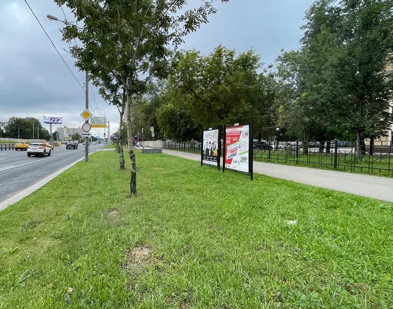 Фотография рекламного носителя, тип: Афиша 1.75x1.8, адрес: Дмитровское ш., д.9, поз.1, стенд 2, Москва, Россия. Сторона A №1381308