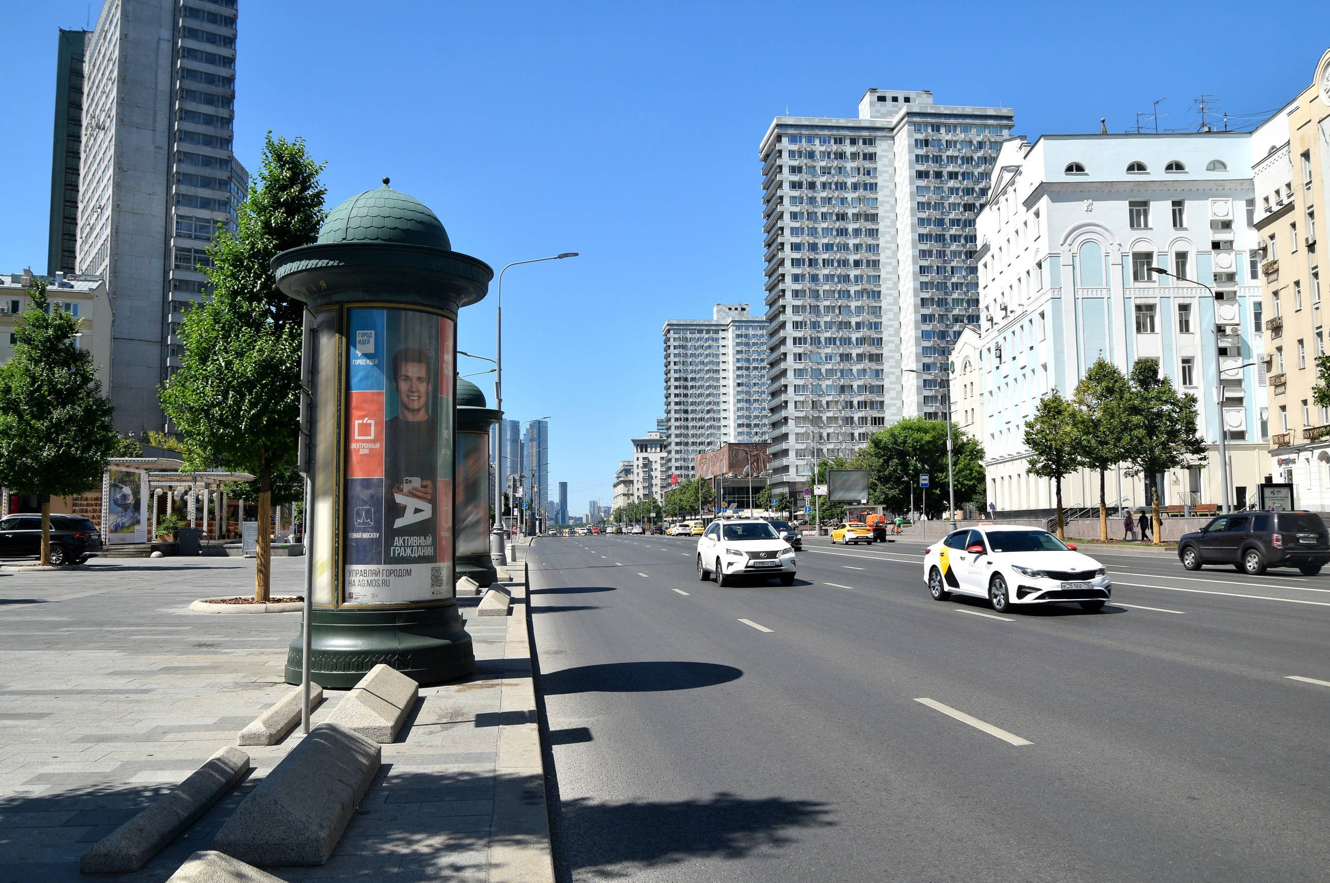 Фотография рекламного носителя, тип: Пиллар 3x1.4, адрес: Новый Арбат ул., д.15, Москва, Россия. Сторона Б №262338