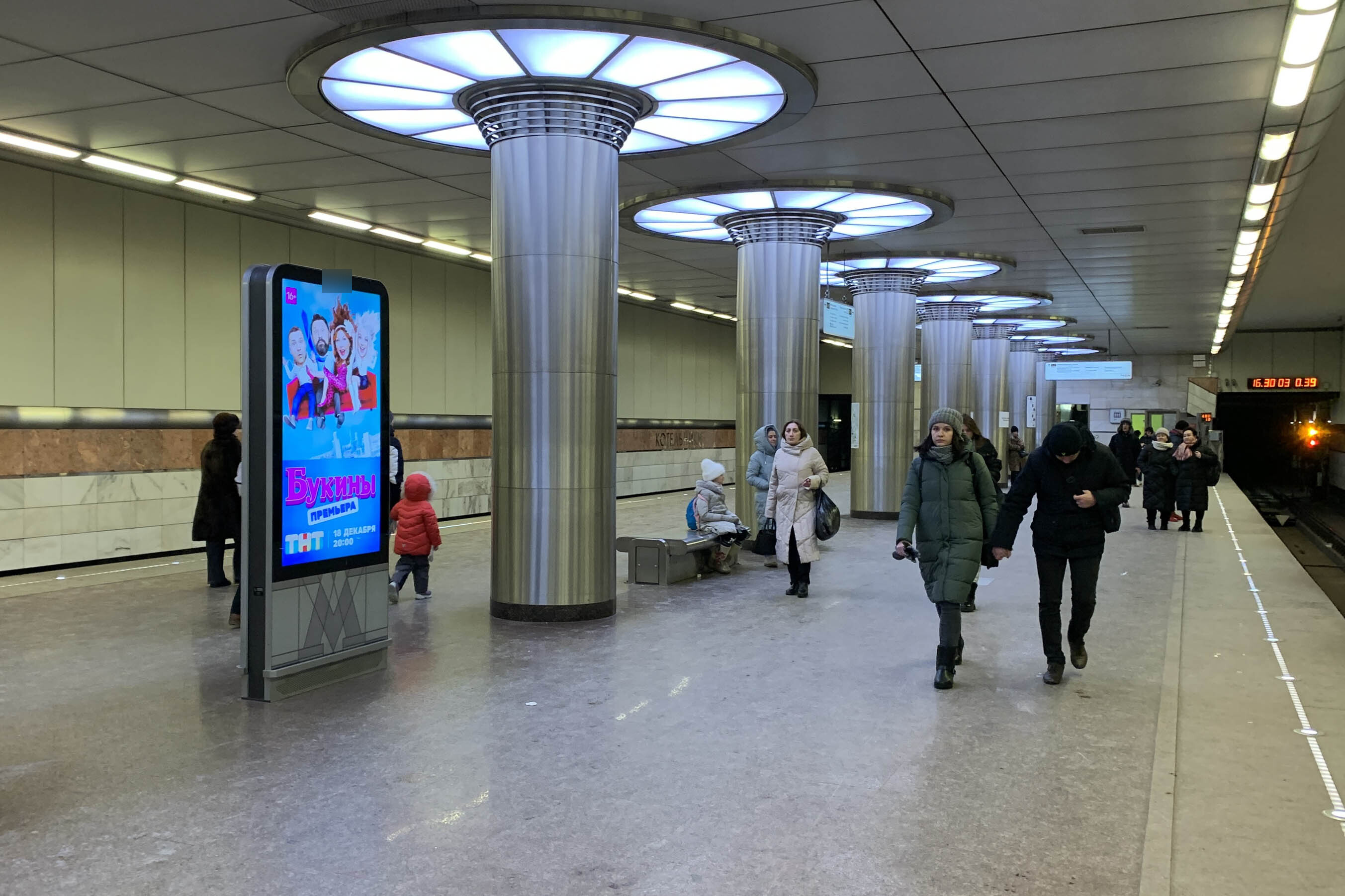 Фотография рекламного носителя, тип: Видеоэкран, адрес: Станция метро «Котельники», линия Таганско-Краснопресненская, Москва, Россия. Сторона/вариант A1 №1054104