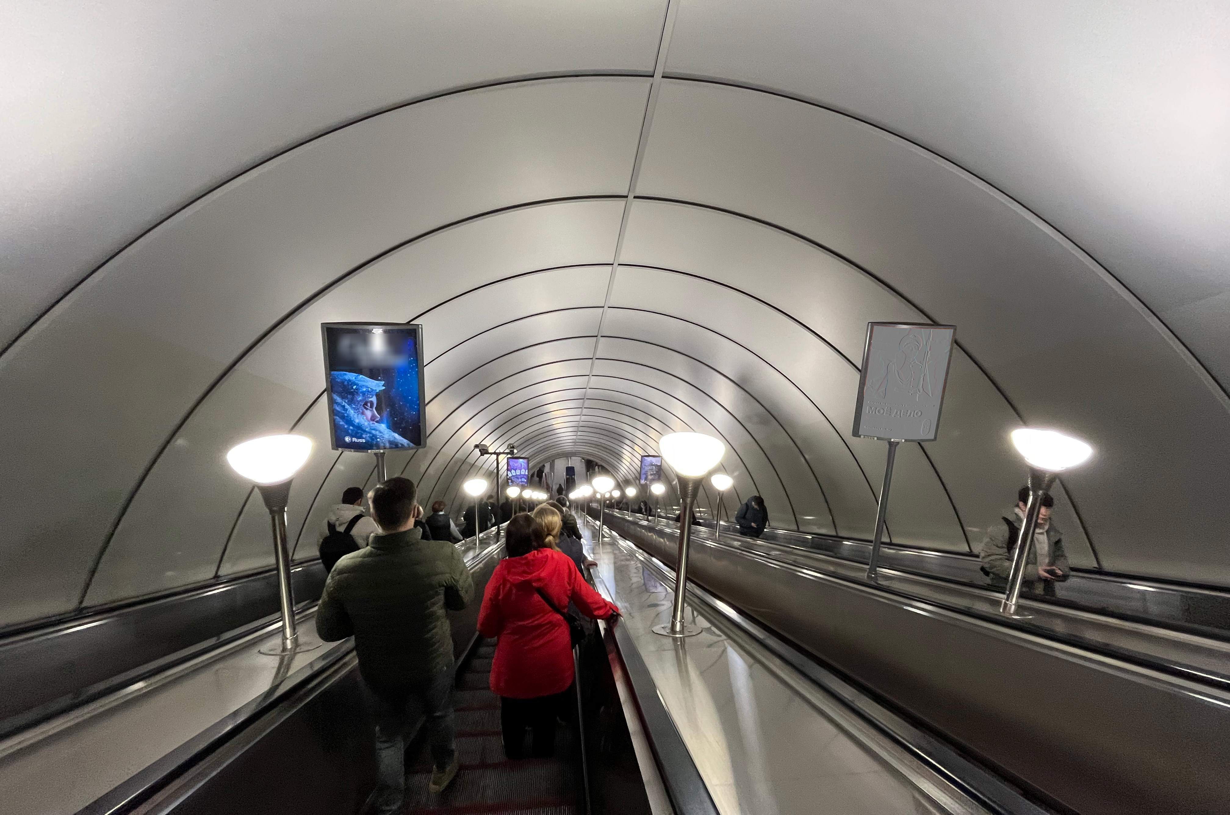 Фотография рекламного носителя, тип: Лайтбокс, адрес: Станция метро «Ладожская», линия Правобережная, Санкт-Петербург, Россия. Сторона/вариант Б №1371502