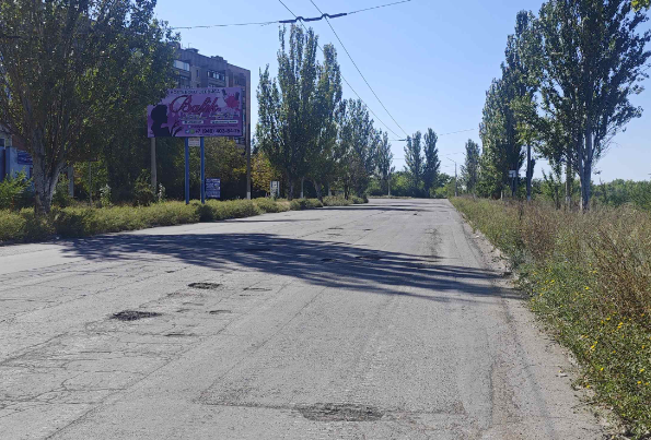 Фотография рекламного носителя, тип: Билборд 3x6, адрес: Маршала Жукова ул., д.24, Горловка, Донецкая область, Россия. Сторона Б №1336577